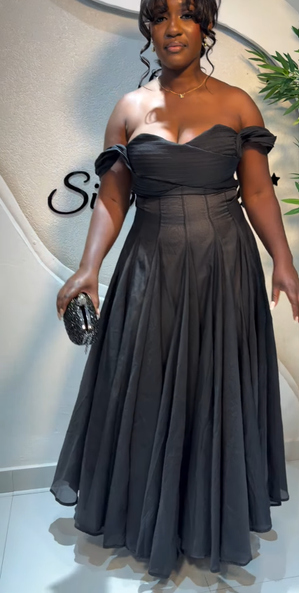 Black Sleeveless Flared Dress  - L